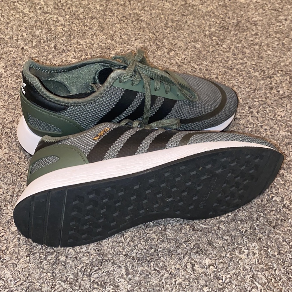 ADIDAS 👟🖤 - Picture 5 of 5
